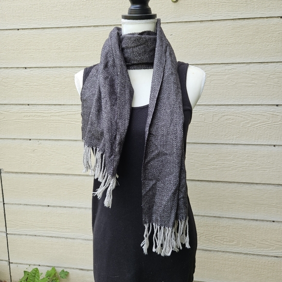 soft black and gray chevron scarf unisex - Picture 1 of 1